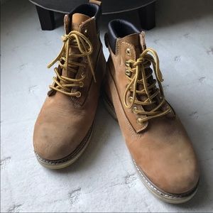 Men’s Die Hard Boots - Size 9